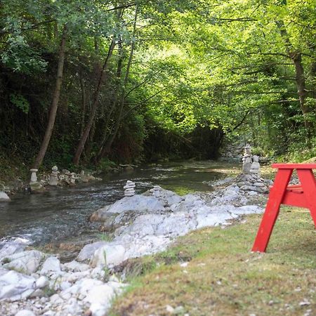 Auberge De Trente Pas Saint-Ferreol-Trente-Pas Екстер'єр фото